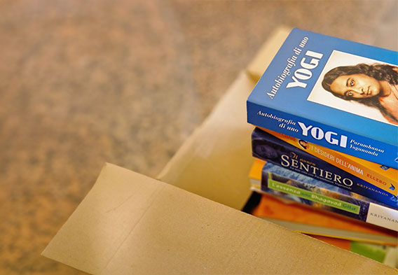 preparando-pacchetti-ordini-da-spedire